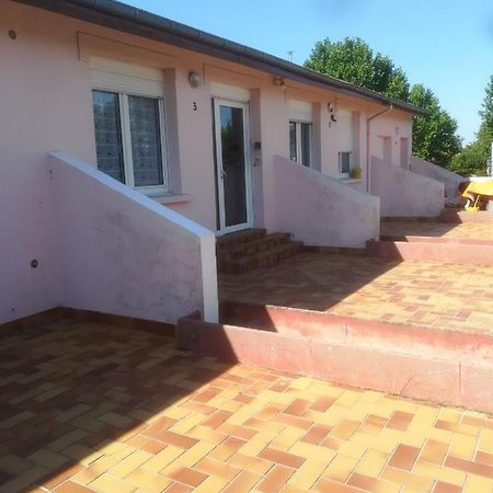 Logement De Plein Pied A Mirecourt エクステリア 写真