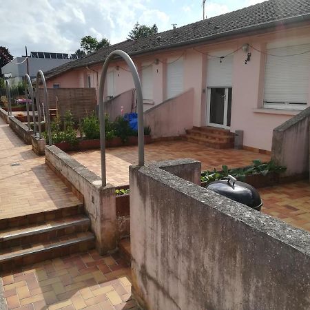 Logement De Plein Pied A Mirecourt エクステリア 写真