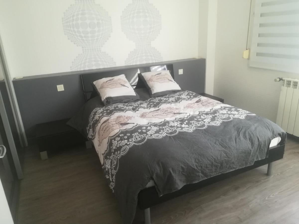 Logement De Plein Pied A Mirecourt エクステリア 写真