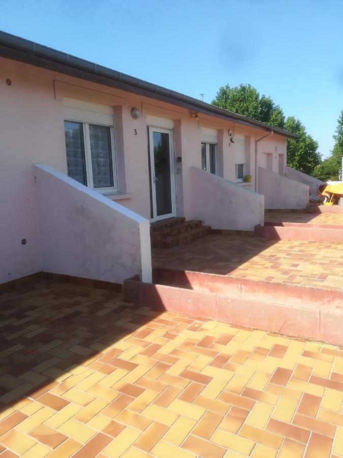 Logement De Plein Pied A Mirecourt エクステリア 写真