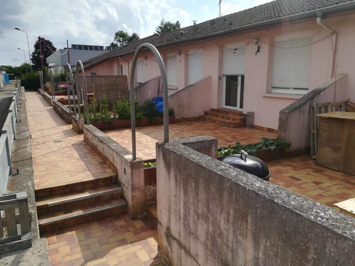 Logement De Plein Pied A Mirecourt エクステリア 写真